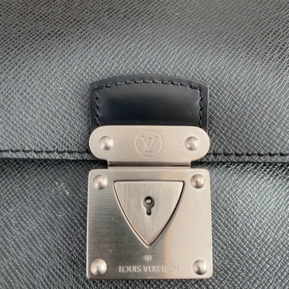 Louis Vuitton Taiga Men Briefcase - Picture 2 of 13
